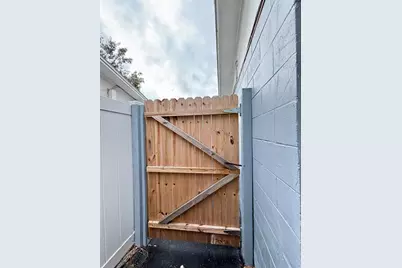 10101 Springtree Court, Tampa, FL 33615 - Photo 29