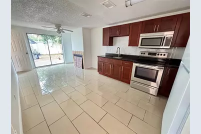 10101 Springtree Court, Tampa, FL 33615 - Photo 11