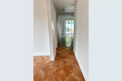 10101 Springtree Court, Tampa, FL 33615 - Photo 9