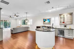 2224 Tami Sola St, Sarasota, FL 34237 - Photo 9