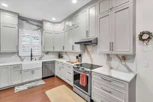 2224 Tami Sola St, Sarasota, FL 34237 - Photo 15