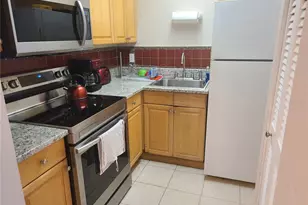 2763 Woodgate Ln, Sarasota, FL 34231 - Photo 3