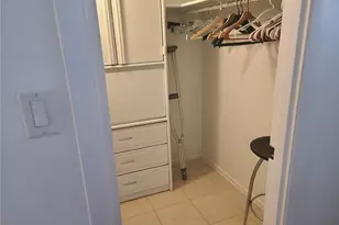 2763 Woodgate Ln, Sarasota, FL 34231 - Photo 9