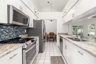 5742 Forester Oak Ct, Sarasota, FL 34243 - Photo 15