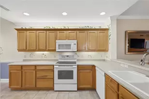 8422 Wethersfield Run, Lakewood Ranch, FL 34202 - Photo 7