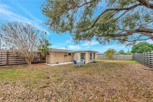 2707 Bigelow Dr, Sarasota, FL 34239 - Photo 31