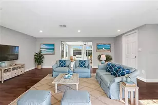 2707 Bigelow Dr, Sarasota, FL 34239 - Photo 9