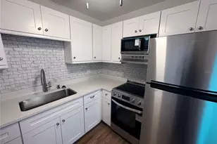 3101 Bee Ridge Rd, Sarasota, FL 34239 - Photo 7