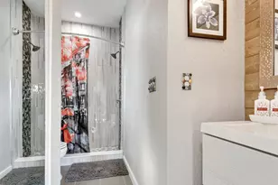 1737 Bay St, Sarasota, FL 34236 - Photo 25