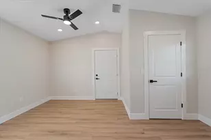 1021 15th St, Palm Harbor, FL 34683 - Photo 9