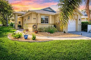 201 28th St W, Palmetto, FL 34221 - Photo 1
