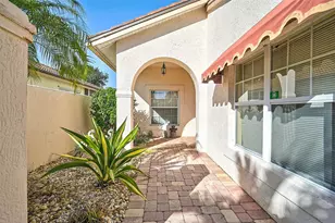 4041 Murfield Dr E, Bradenton, FL 34203 - Photo 3