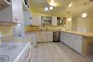 312 W Cornelius Cir, Sarasota, FL 34232 - Photo 25