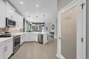 6030 Amberly Dr, Bradenton, FL 34208 - Photo 3