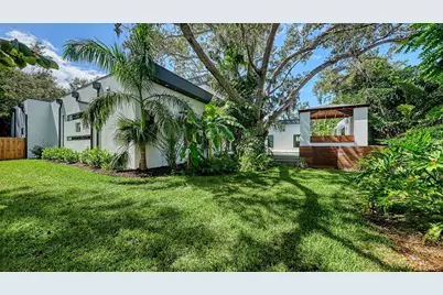 1429 N Lake Shore Drive, Sarasota, FL 34231 - Photo 7
