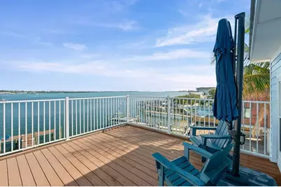 110 6th Street S, Bradenton Beach, FL 34217 - Photo 5