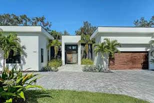 1421 N Lake Shore Dr, Sarasota, FL 34231 - Photo 1