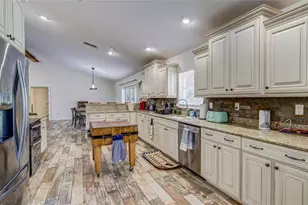 560 Oakford Rd, Sarasota, FL 34240 - Photo 21