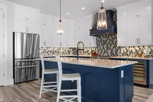 915 N Shore Dr, Anna Maria, FL 34216 - Photo 9