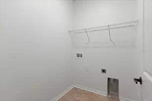 4247 Adelaar Dr, Sarasota, FL 34240 - Photo 33