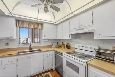 3839 Lake Bayshore Drive #H516, Bradenton, FL 34205 - Photo 9