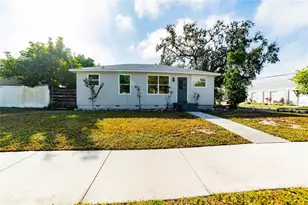 1715 17th Ave W, Bradenton, FL 34205 - Photo 1