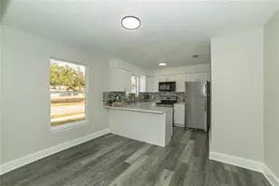 1715 17th Ave W, Bradenton, FL 34205 - Photo 9