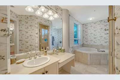 4561 Gulf Of Mexico Drive #202, Longboat Key, FL 34228 - Photo 39