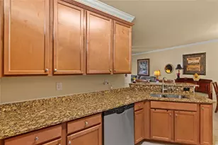 6607 Candlestick Dr, Bradenton, FL 34212 - Photo 9