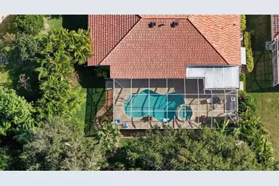 7018 Coachlight Street, Sarasota, FL 34243 - Photo 5