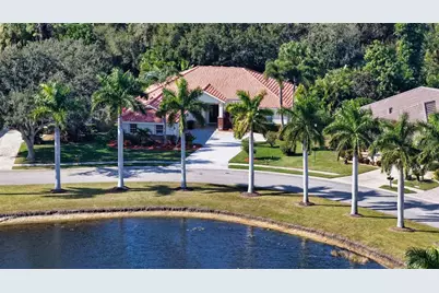 7018 Coachlight Street, Sarasota, FL 34243 - Photo 3