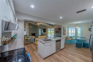 5005 Canterbury Dr, Sarasota, FL 34243 - Photo 19