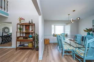 5005 Canterbury Dr, Sarasota, FL 34243 - Photo 9