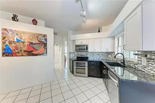 7207 38th Ct E, Sarasota, FL 34243 - Photo 27