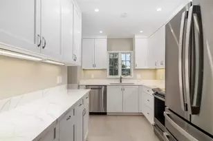 323 Madison Dr, Sarasota, FL 34236 - Photo 13