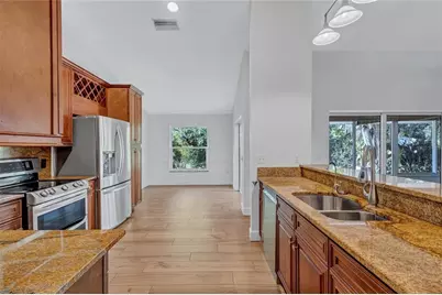 4435 Diamond Circle W, Sarasota, FL 34233 - Photo 7