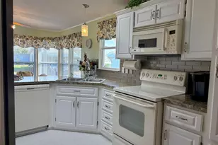 5707 45th St E, Bradenton, FL 34203 - Photo 9