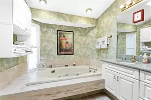 4870 Tivoli Ct, Sarasota, FL 34235 - Photo 29