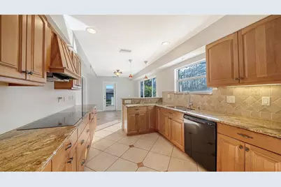 2452 Whippoorwill Circle, Sarasota, FL 34231 - Photo 15