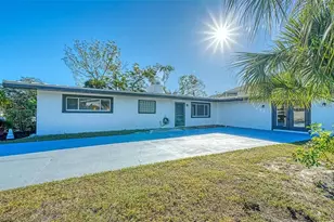 2452 Whippoorwill Cir, Sarasota, FL 34231 - Photo 3