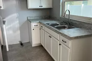 2717 25th St, Sarasota, FL 34234 - Photo 3