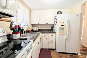 2328 Canal Dr, Bradenton, FL 34207 - Photo 3