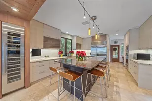 3348 Old Oak Dr, Sarasota, FL 34239 - Photo 17