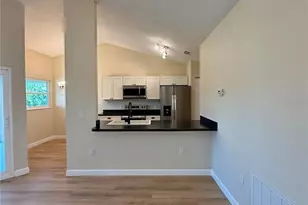 3541 65th Ave Cir E, Sarasota, FL 34243 - Photo 5