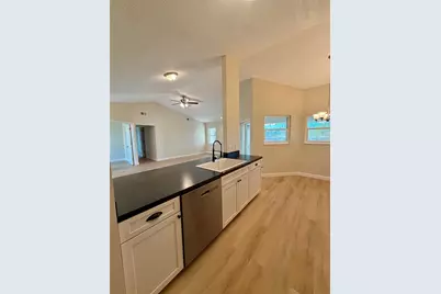 3541 65th Avenue Circle E, Sarasota, FL 34243 - Photo 7