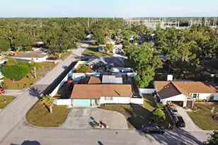 2490 Huffton Cir, Sarasota, FL 34235 - Photo 31