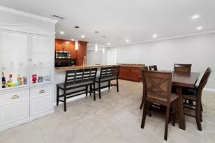 2490 Huffton Cir, Sarasota, FL 34235 - Photo 3