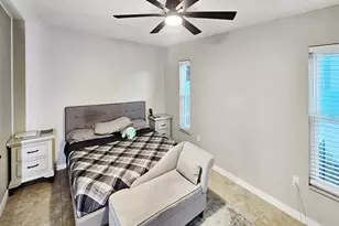 2490 Huffton Cir, Sarasota, FL 34235 - Photo 13