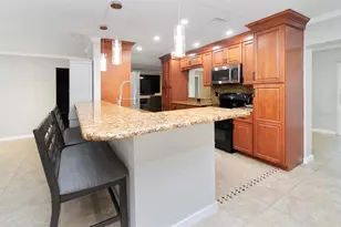 2490 Huffton Cir, Sarasota, FL 34235 - Photo 5