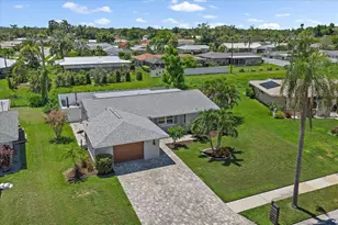 6841 Roxbury Dr, Sarasota, FL 34231 - Photo 35